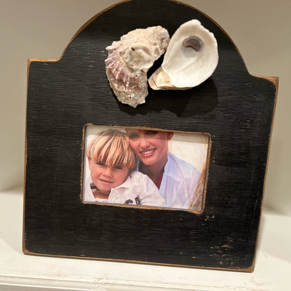Distressed Wood Seashell Photo Frame